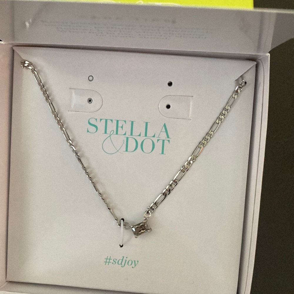 S&D FIGARO EMERALD CUT NECKLACE